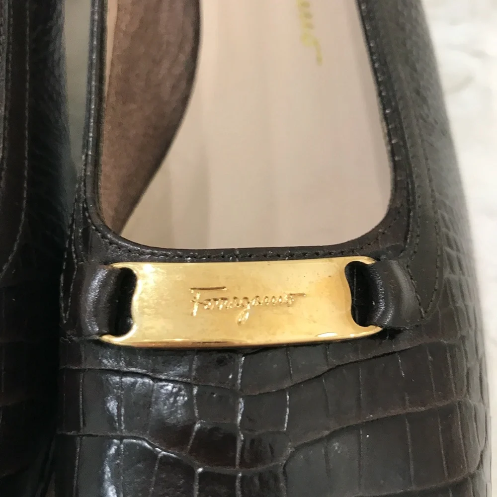SALVATORE FERRAGAMO {8A2} Brown Embossed Leather Pumps - Picture 13 of 15